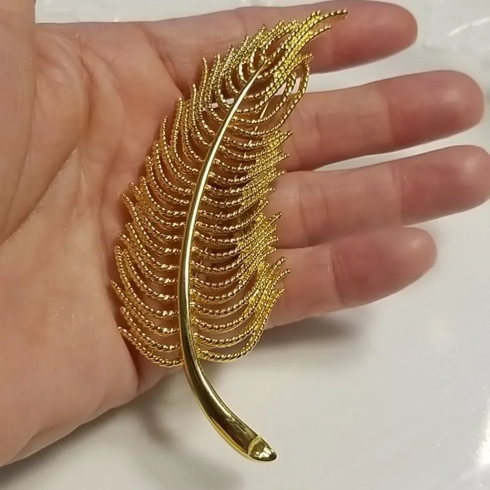 Vintage: 60's Monet Leaf Brooch